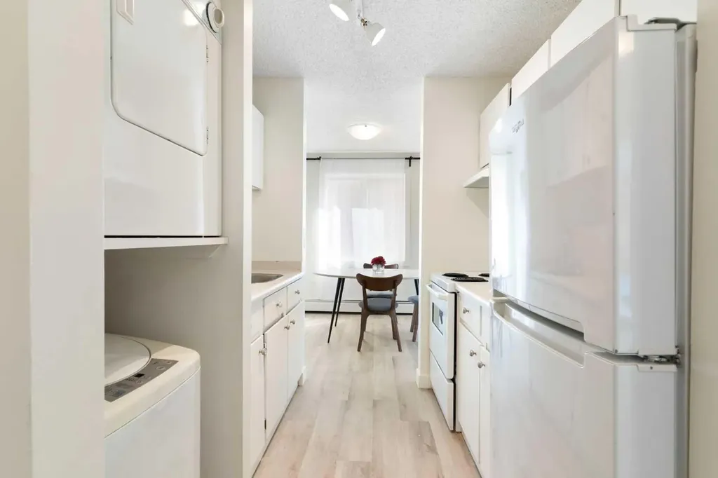 2414 14a Street SW Calgary AB T2T 5X3