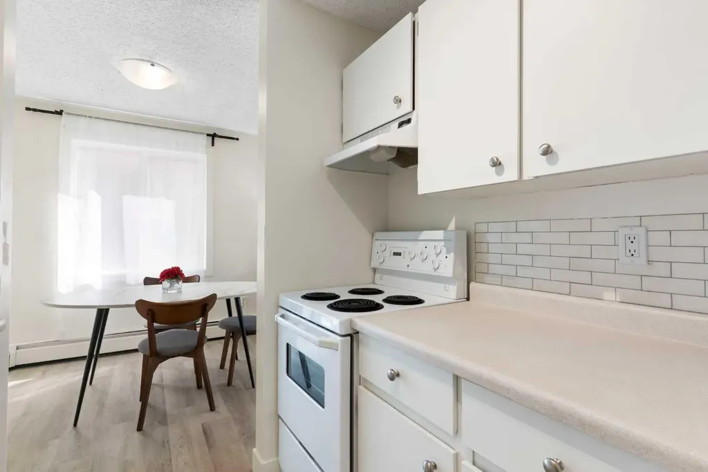 2414 14a Street SW Calgary AB T2T 5X3