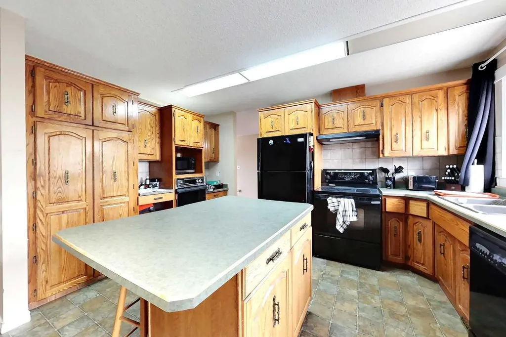 333 3 Avenue NW Slave Lake AB T0G2A1