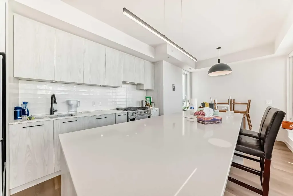 1107 Gladstone Road NW Calgary AB T2N 3T1