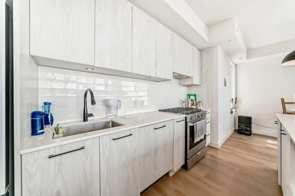 1107 Gladstone Road NW Calgary AB T2N 3T1