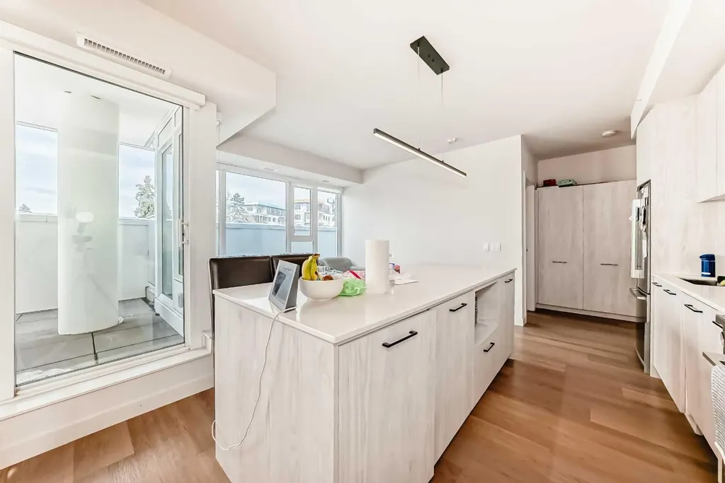1107 Gladstone Road NW Calgary AB T2N 3T1