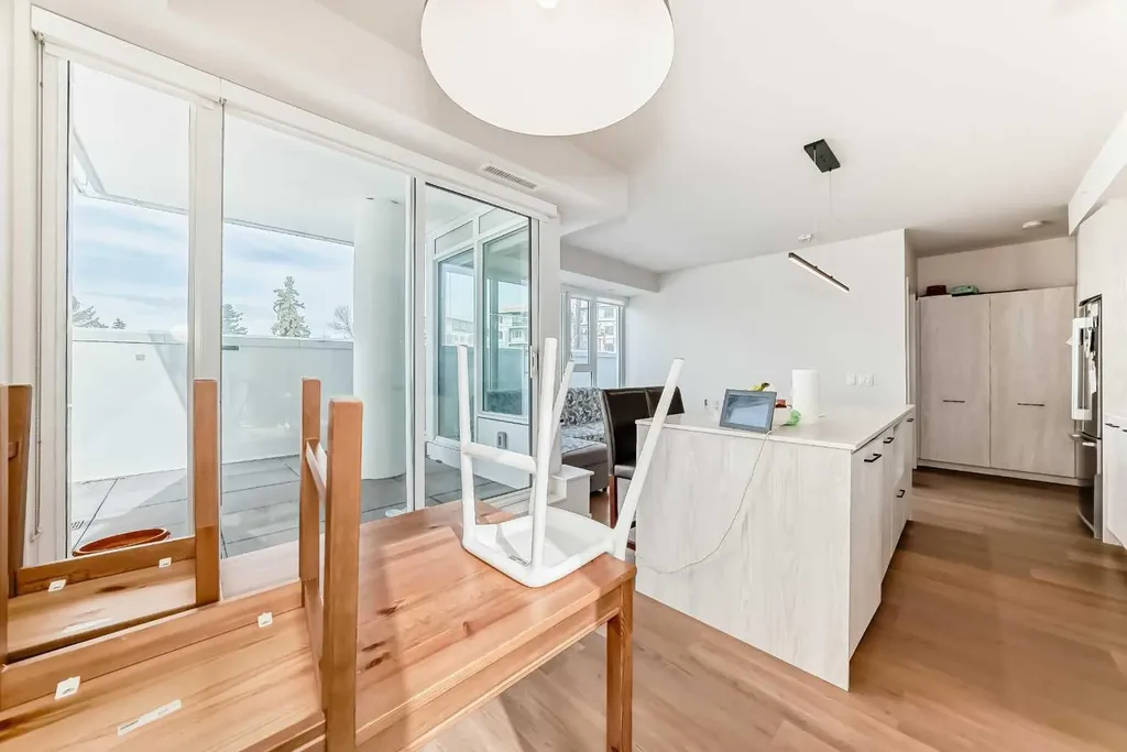 1107 Gladstone Road NW Calgary AB T2N 3T1