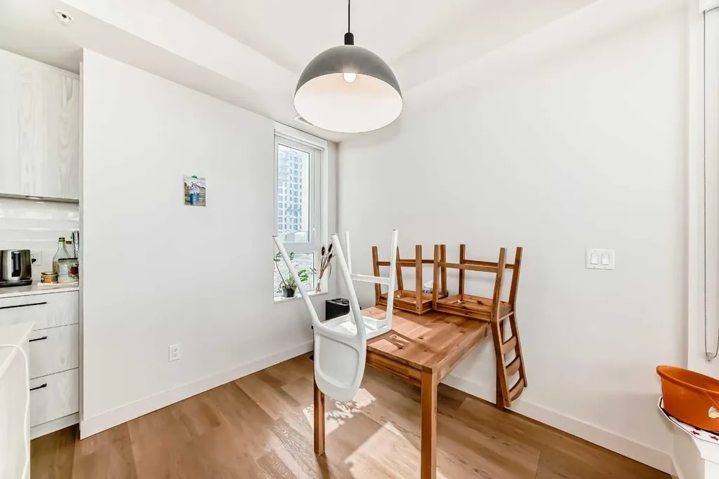 1107 Gladstone Road NW Calgary AB T2N 3T1