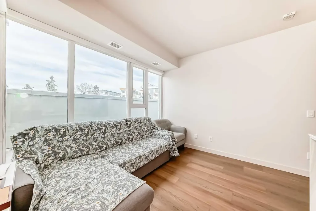 1107 Gladstone Road NW Calgary AB T2N 3T1