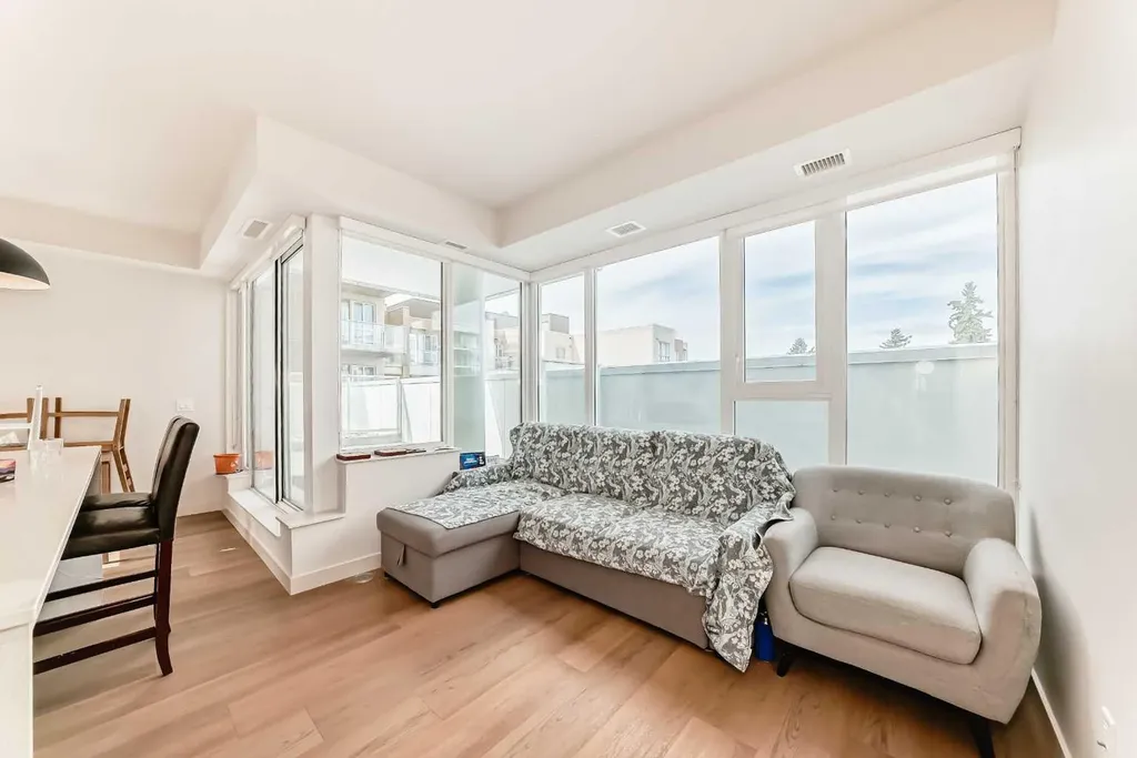 1107 Gladstone Road NW Calgary AB T2N 3T1