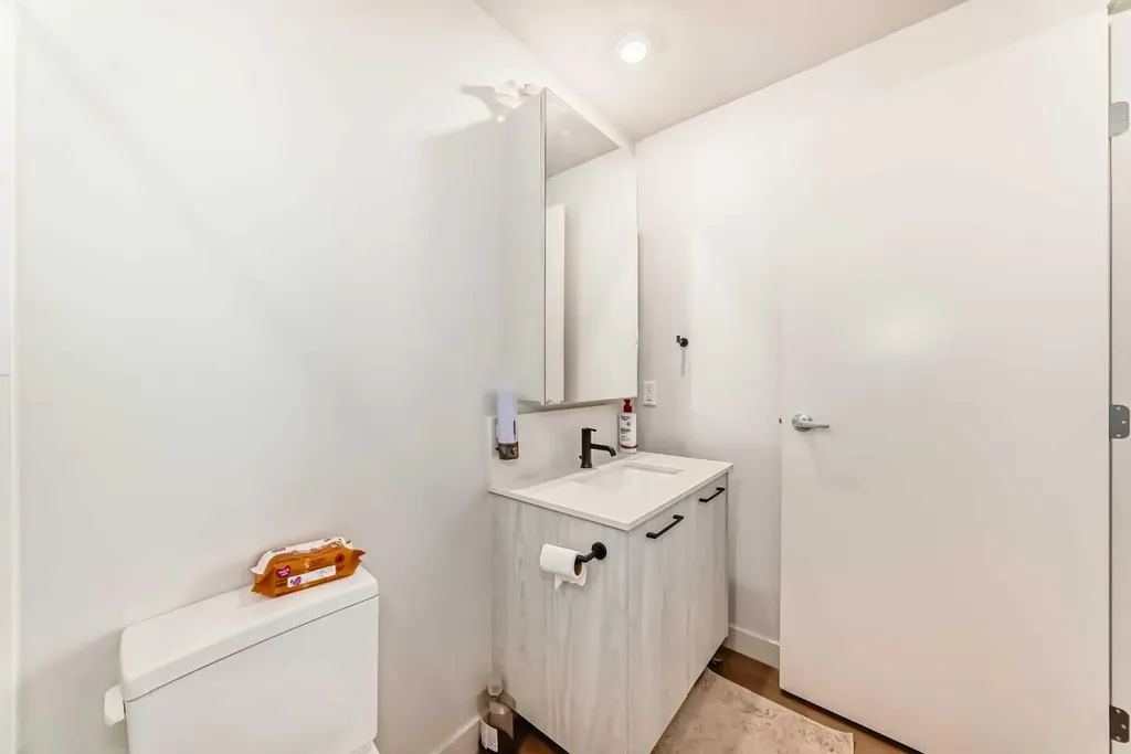 1107 Gladstone Road NW Calgary AB T2N 3T1