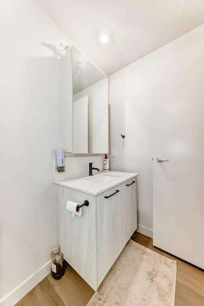 1107 Gladstone Road NW Calgary AB T2N 3T1