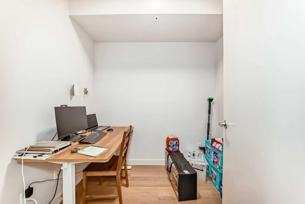 1107 Gladstone Road NW Calgary AB T2N 3T1