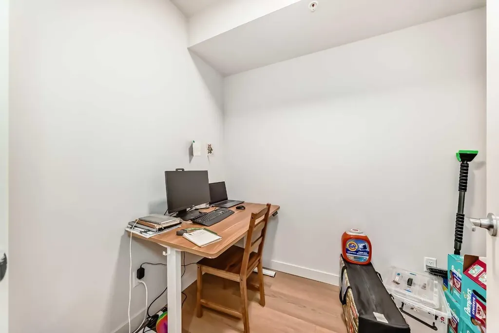 1107 Gladstone Road NW Calgary AB T2N 3T1