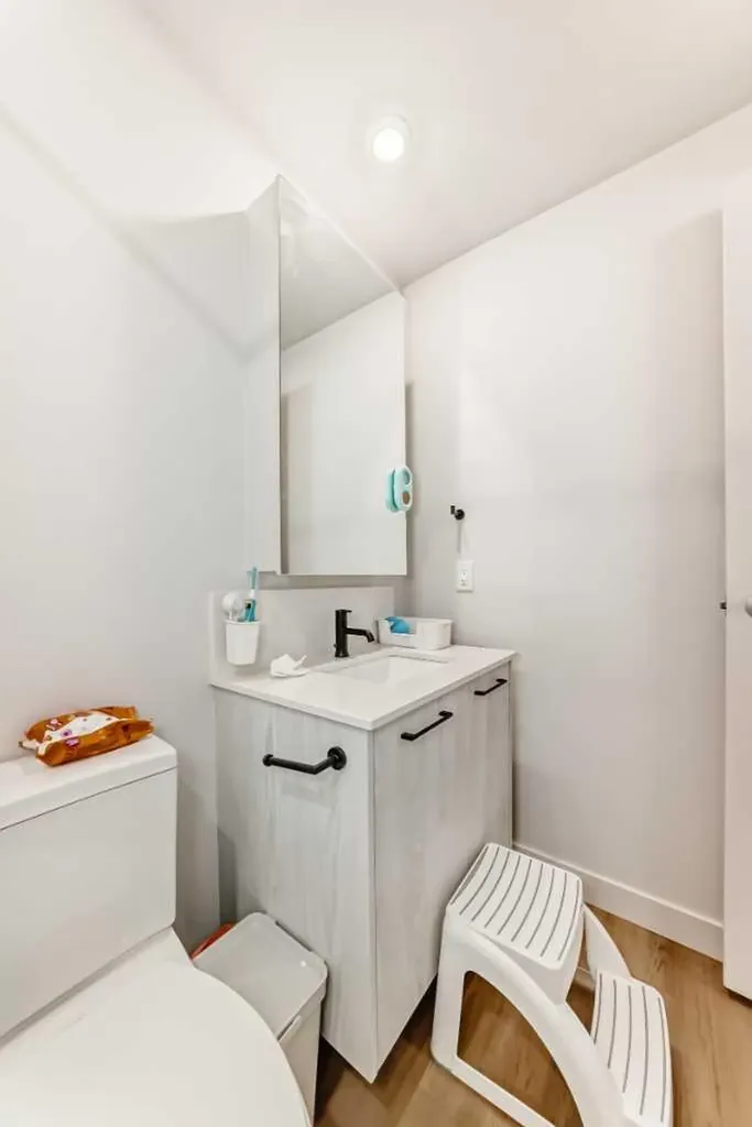 1107 Gladstone Road NW Calgary AB T2N 3T1