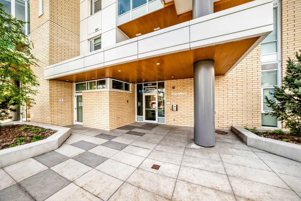 1107 Gladstone Road NW Calgary AB T2N 3T1