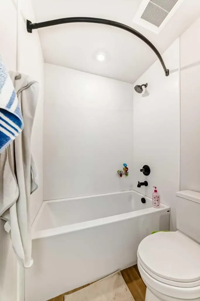 1107 Gladstone Road NW Calgary AB T2N 3T1