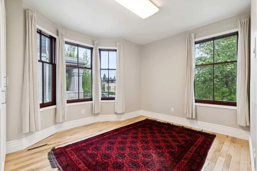 1017 38 Avenue SW Calgary AB T2T 2J3