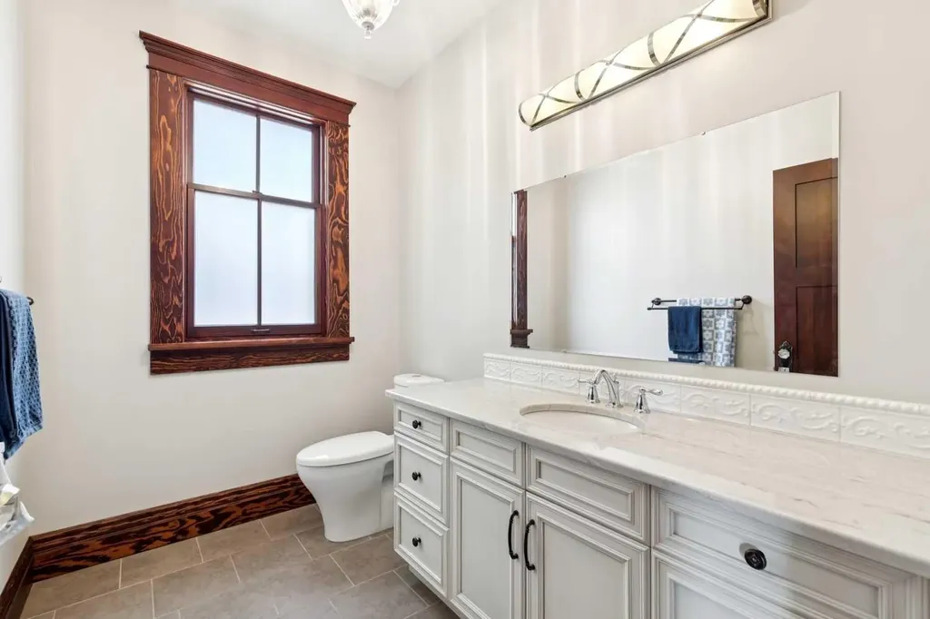 1017 38 Avenue SW Calgary AB T2T 2J3