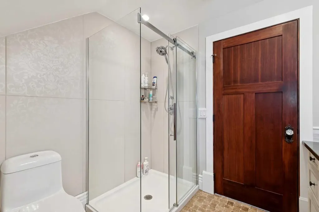 1017 38 Avenue SW Calgary AB T2T 2J3