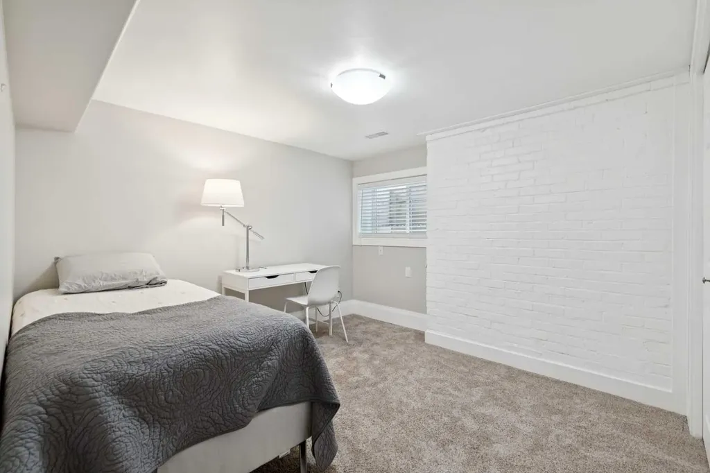 1017 38 Avenue SW Calgary AB T2T 2J3