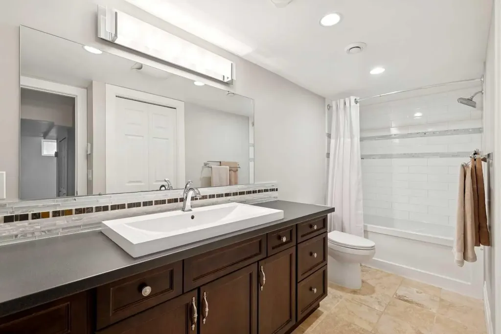 1017 38 Avenue SW Calgary AB T2T 2J3
