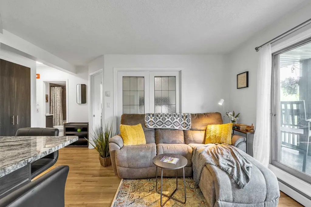 104 24 Avenue SW Calgary AB T2X 0Z1