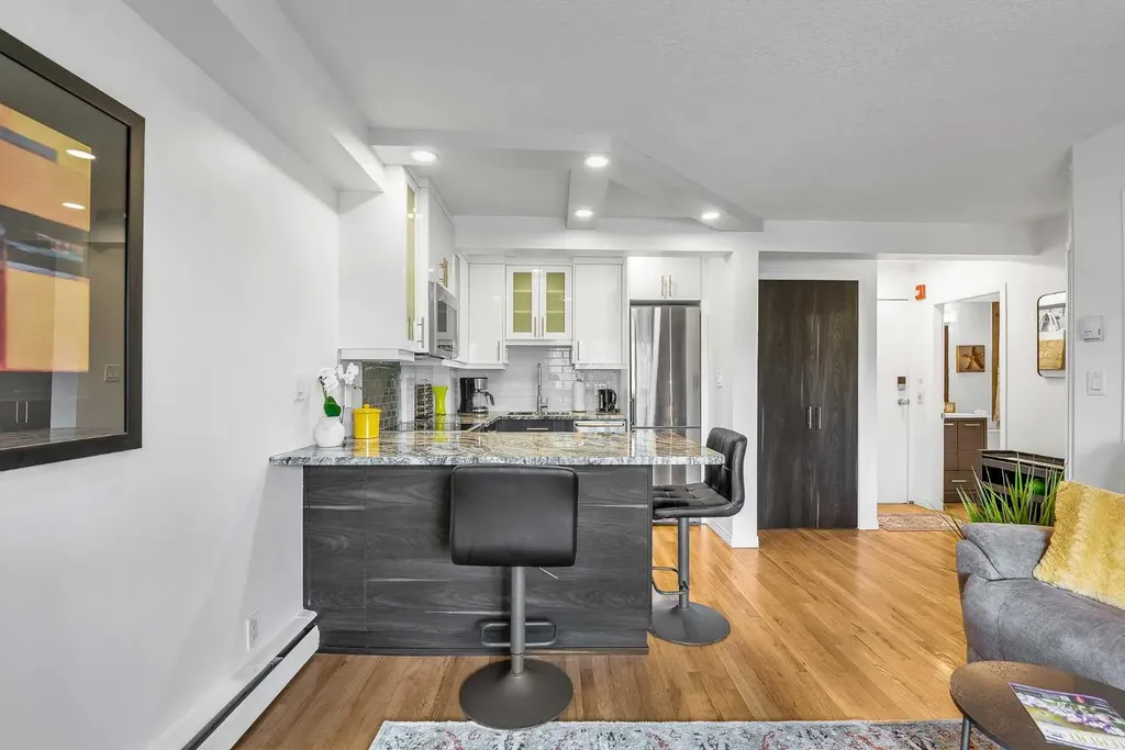 104 24 Avenue SW Calgary AB T2X 0Z1