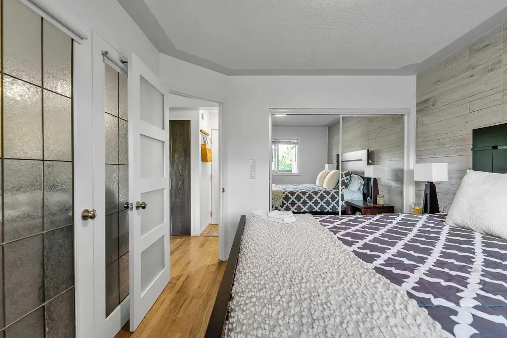 104 24 Avenue SW Calgary AB T2X 0Z1