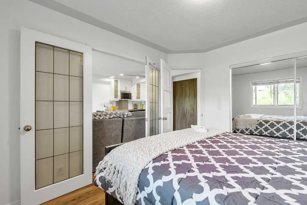 104 24 Avenue SW Calgary AB T2X 0Z1