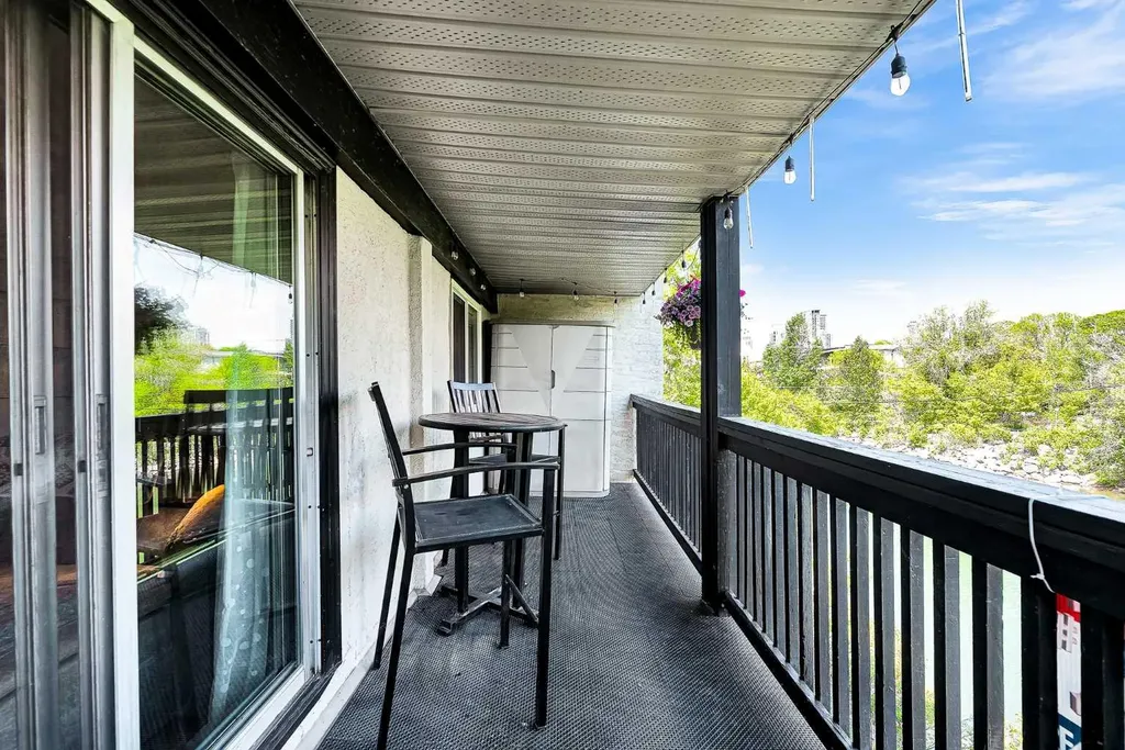 104 24 Avenue SW Calgary AB T2X 0Z1