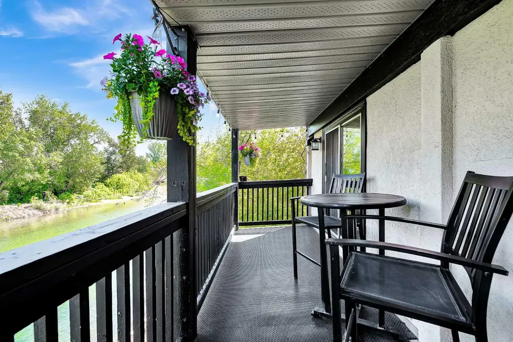 104 24 Avenue SW Calgary AB T2X 0Z1