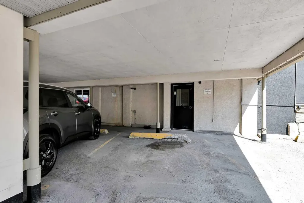 104 24 Avenue SW Calgary AB T2X 0Z1