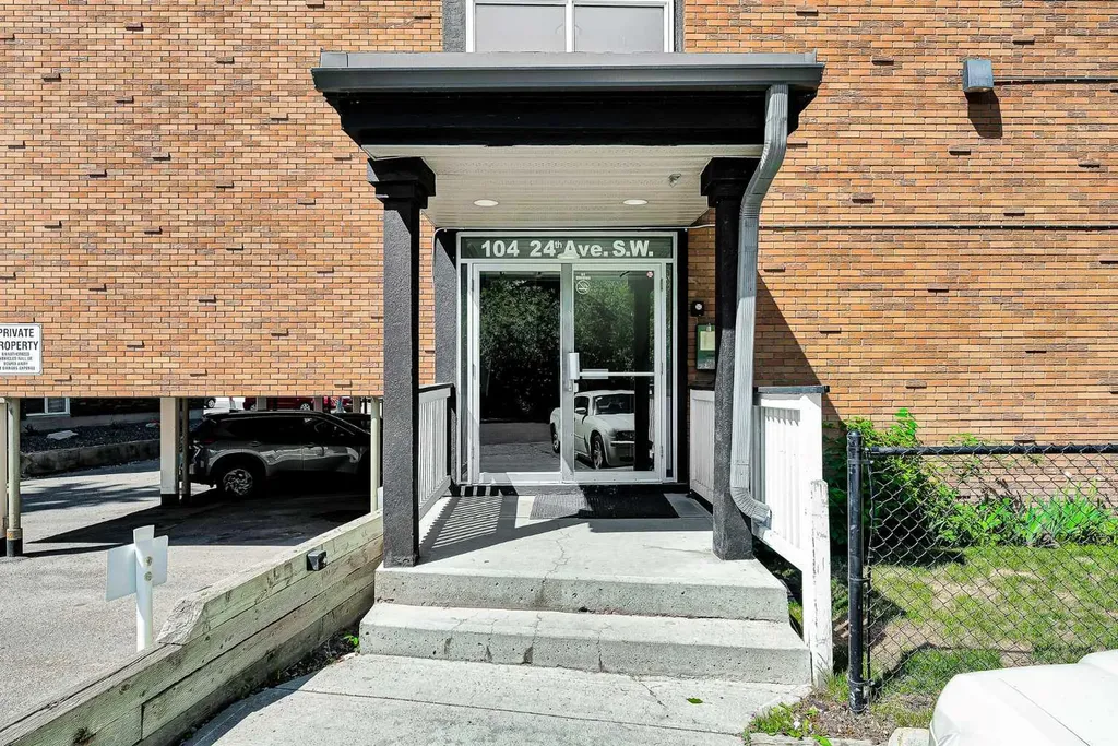 104 24 Avenue SW Calgary AB T2X 0Z1