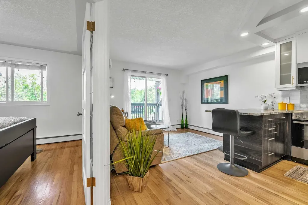 104 24 Avenue SW Calgary AB T2X 0Z1