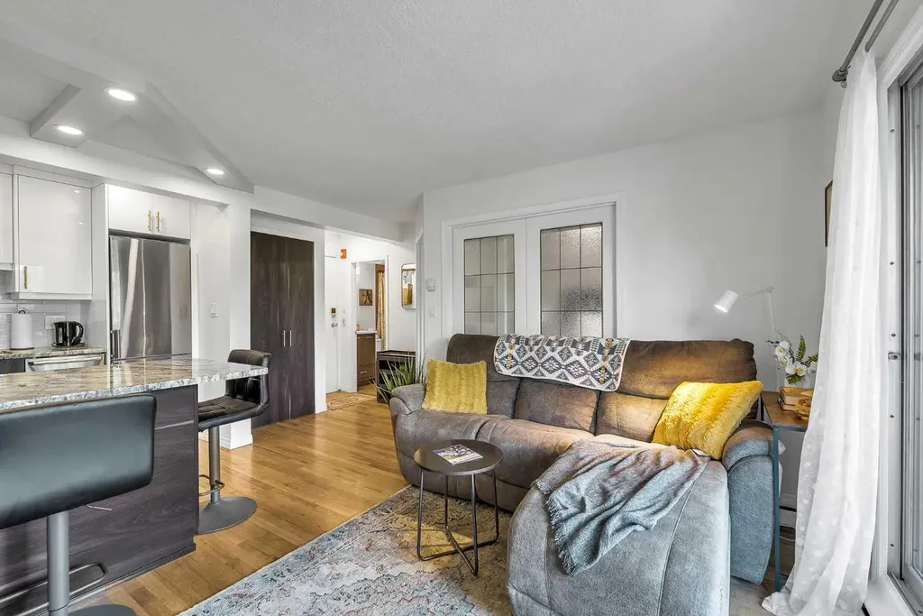 104 24 Avenue SW Calgary AB T2X 0Z1