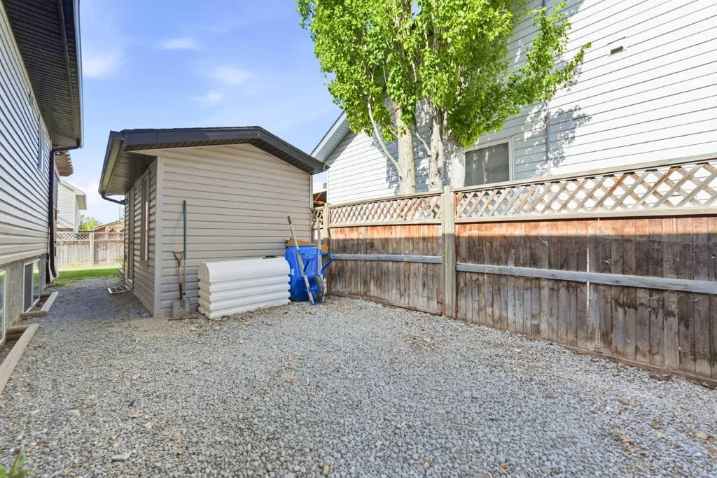 206 Highwood Village Place NW High River AB T1V 1V9