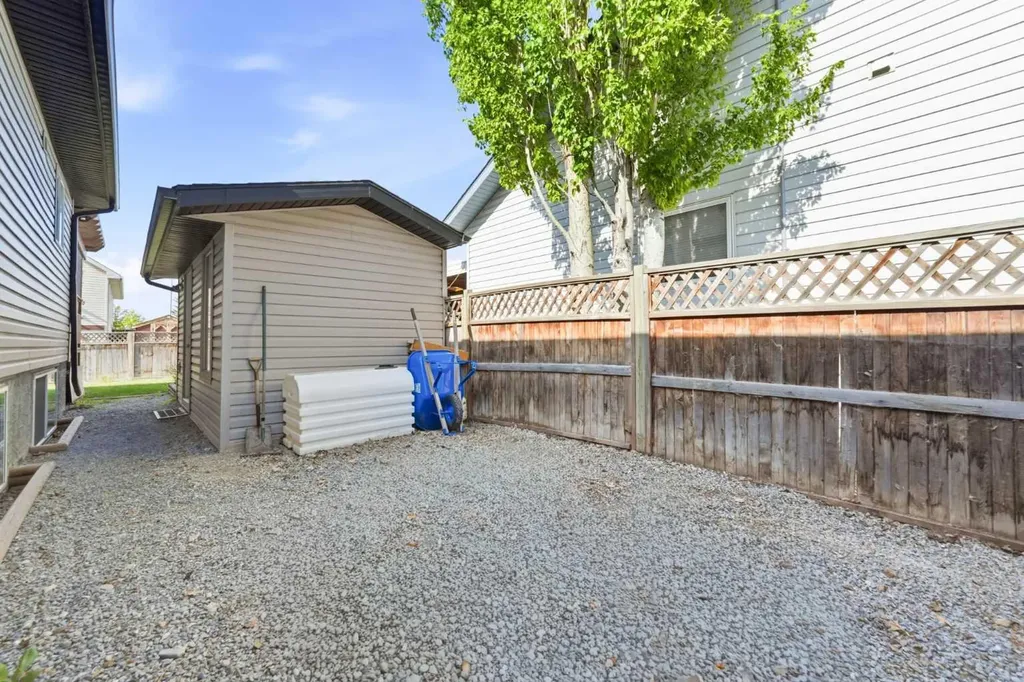 206 Highwood Village Place NW High River AB T1V 1V9