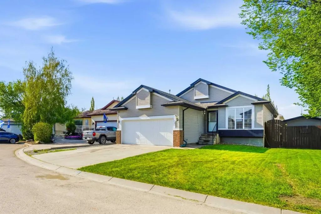 206 Highwood Village Place NW High River AB T1V 1V9