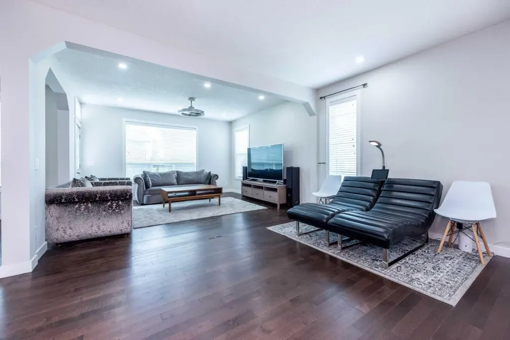 35 Aspen Stone Way SW Calgary AB T3H 0L6