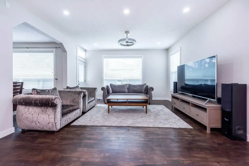 35 Aspen Stone Way SW Calgary AB T3H 0L6