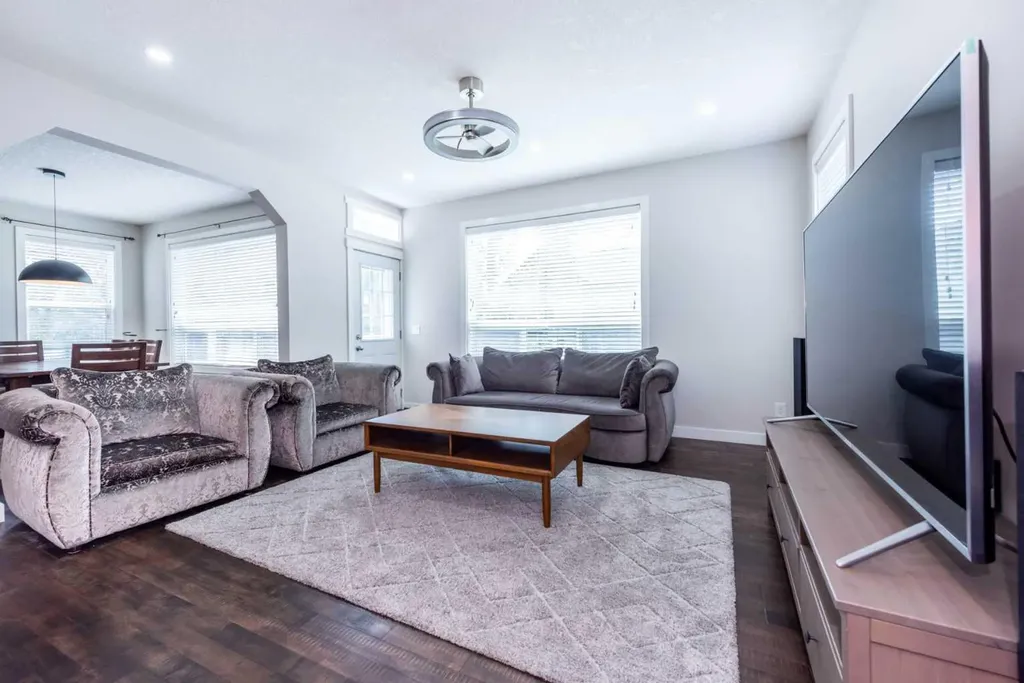 35 Aspen Stone Way SW Calgary AB T3H 0L6