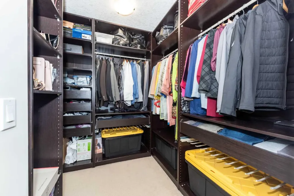 35 Aspen Stone Way SW Calgary AB T3H 0L6