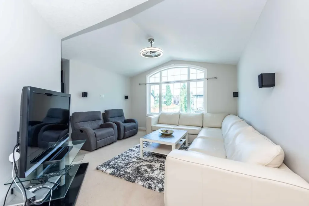 35 Aspen Stone Way SW Calgary AB T3H 0L6