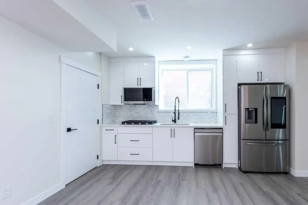35 Aspen Stone Way SW Calgary AB T3H 0L6