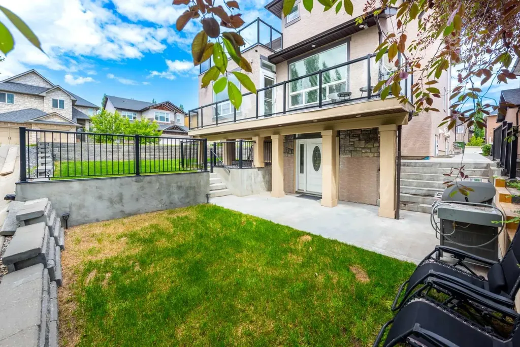 35 Aspen Stone Way SW Calgary AB T3H 0L6
