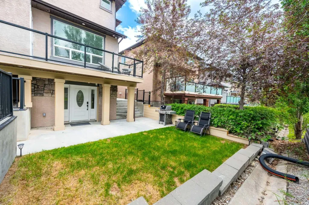 35 Aspen Stone Way SW Calgary AB T3H 0L6