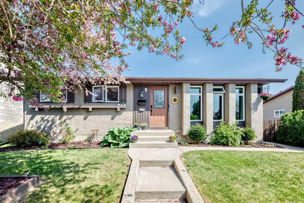 8 Haliburton Crescent Red Deer AB T4N 6K3