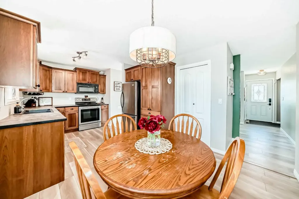 8 Haliburton Crescent Red Deer AB T4N 6K3