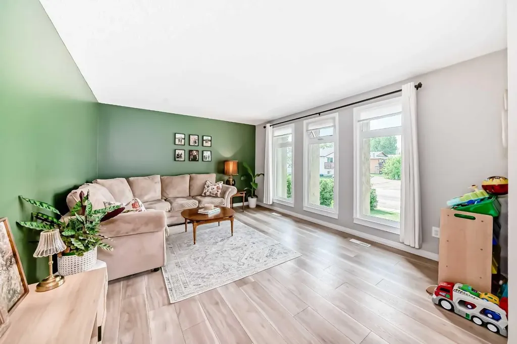 8 Haliburton Crescent Red Deer AB T4N 6K3