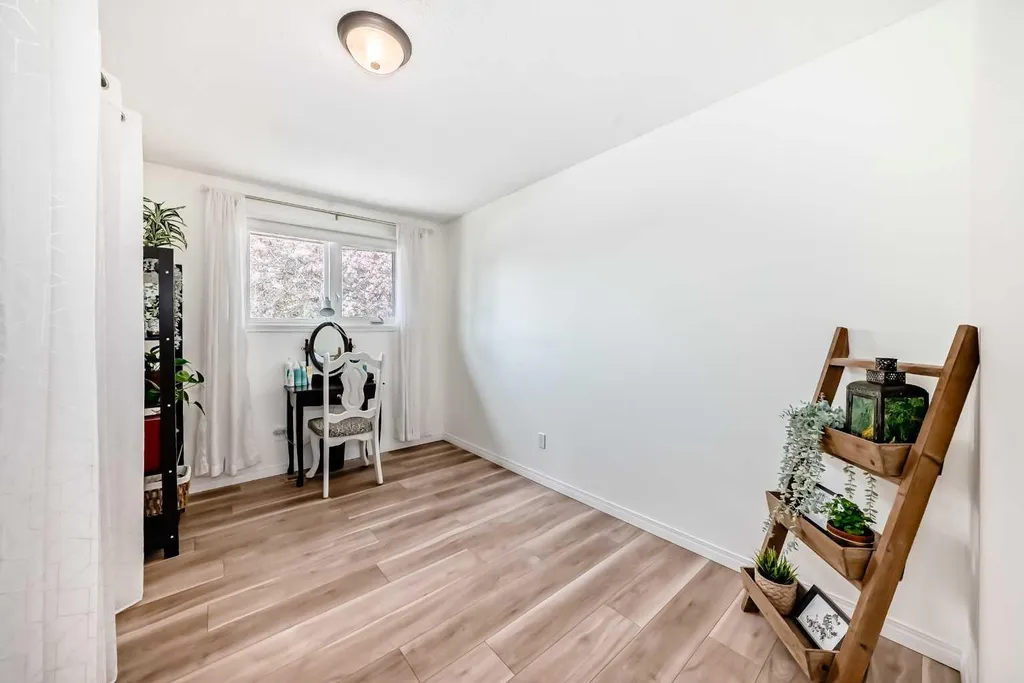 8 Haliburton Crescent Red Deer AB T4N 6K3