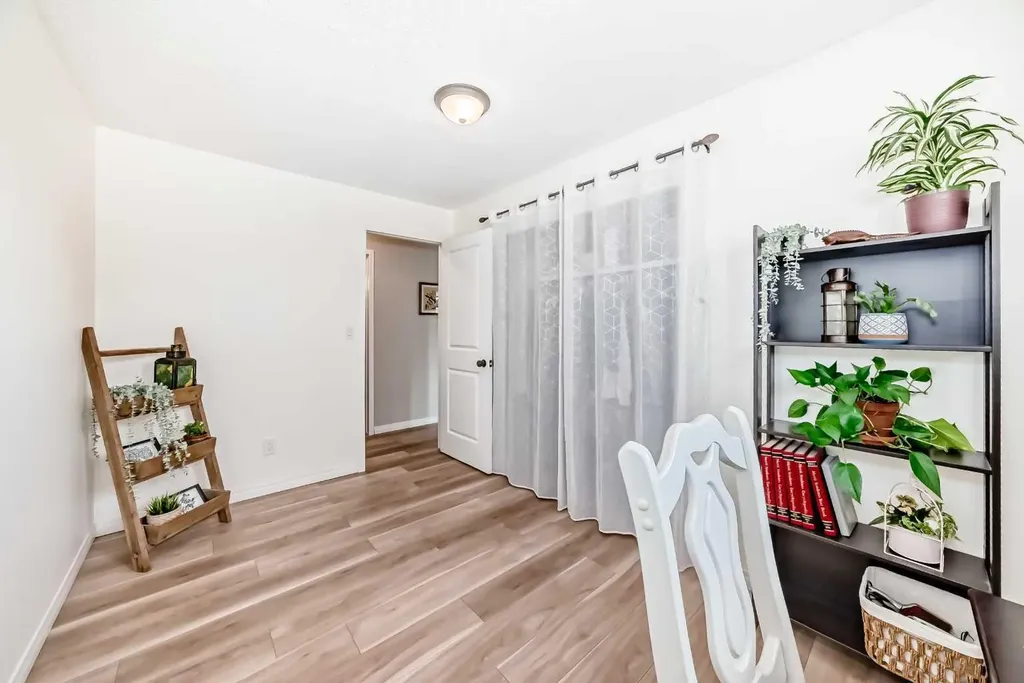 8 Haliburton Crescent Red Deer AB T4N 6K3