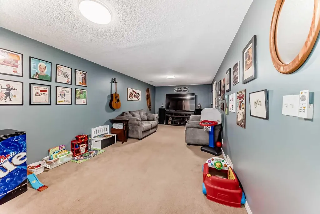 8 Haliburton Crescent Red Deer AB T4N 6K3