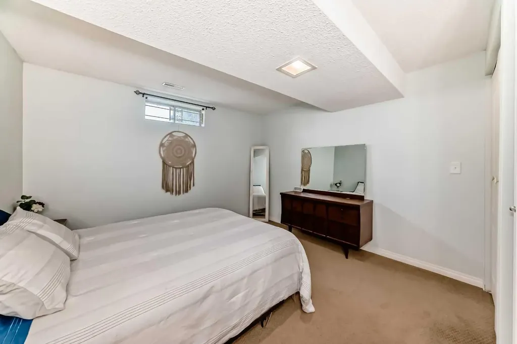 8 Haliburton Crescent Red Deer AB T4N 6K3